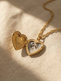 Éterne Necklaces