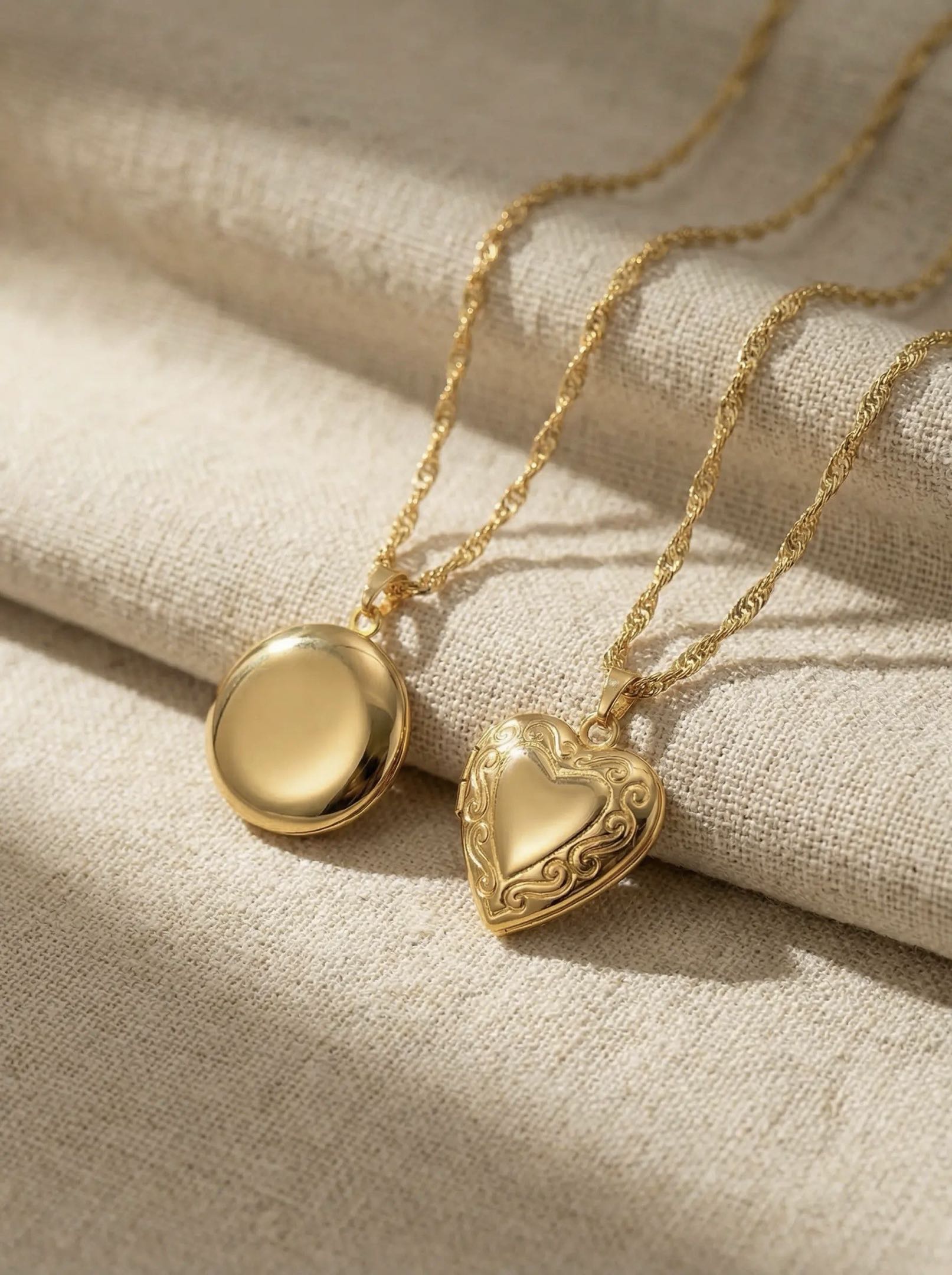Éterne Necklaces